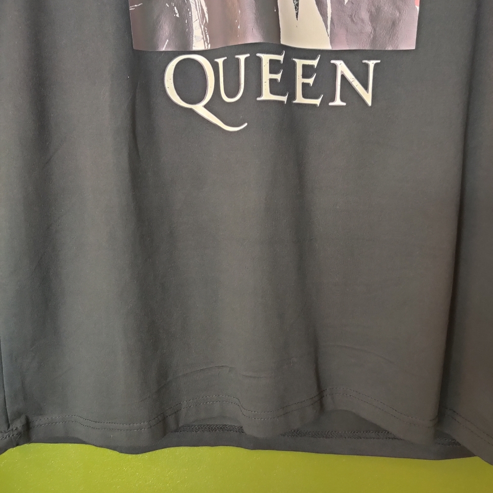 Queen T - Picture 3 of 6